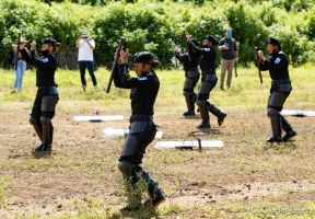 Mujeres de la DOEP saludan 41 años de fundación de la Policía Nacional