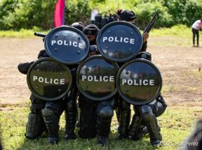 Mujeres de la DOEP saludan 41 años de fundación de la Policía Nacional