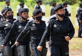 Mujeres de la DOEP saludan 41 años de fundación de la Policía Nacional