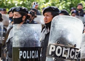 Mujeres de la DOEP saludan 41 años de fundación de la Policía Nacional