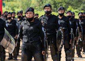 Mujeres de la DOEP saludan 41 años de fundación de la Policía Nacional