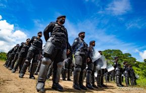 Mujeres de la DOEP saludan 41 años de fundación de la Policía Nacional