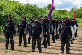 Mujeres de la DOEP saludan 41 años de fundación de la Policía Nacional