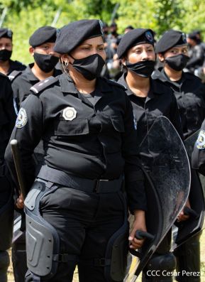 Mujeres de la DOEP saludan 41 años de fundación de la Policía Nacional