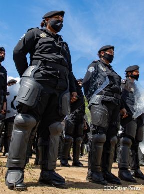 Mujeres de la DOEP saludan 41 años de fundación de la Policía Nacional