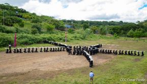 Mujeres de la DOEP saludan 41 años de fundación de la Policía Nacional