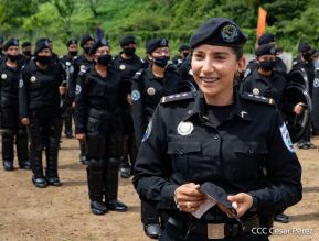 Mujeres de la DOEP saludan 41 años de fundación de la Policía Nacional