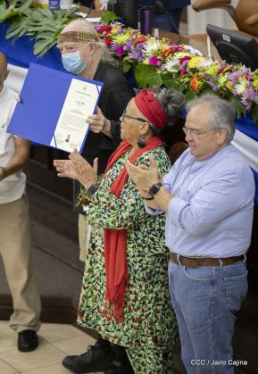 Reconocimiento al héroe de la solidaridad Brian Wilson