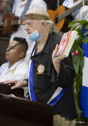 Reconocimiento al héroe de la solidaridad Brian Wilson