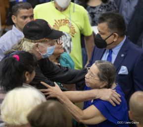 Reconocimiento al héroe de la solidaridad Brian Wilson