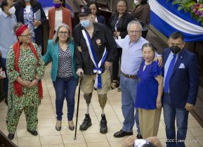 Reconocimiento al héroe de la solidaridad Brian Wilson