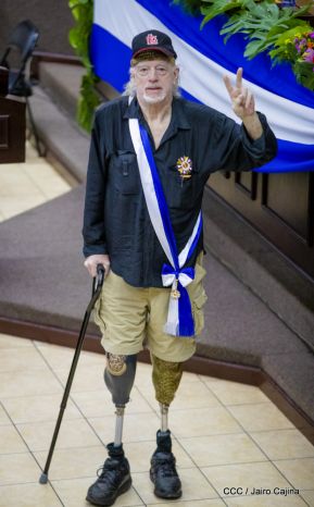 Reconocimiento al héroe de la solidaridad Brian Wilson