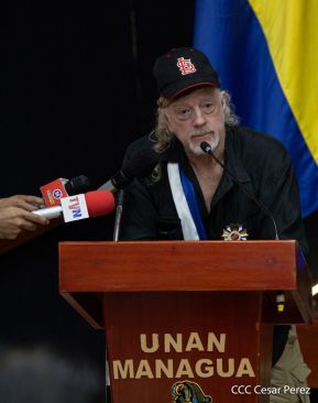 Reconocimiento al héroe de la solidaridad Brian Wilson