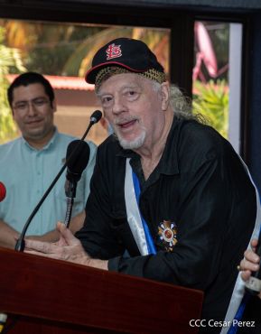 Reconocimiento al héroe de la solidaridad Brian Wilson