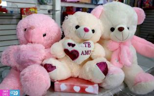 Románticos nicaragüenses celebran Día de San Valentín