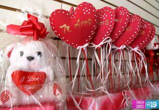 Románticos nicaragüenses celebran Día de San Valentín
