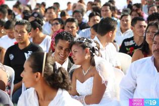 Parejas juran amor eterno en Ya Tu Boda 2014