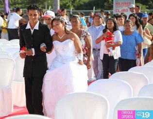 Parejas juran amor eterno en Ya Tu Boda 2014