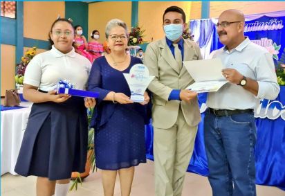 Mejores a Estudiantes y Docentes de Excelencia Académica 2020