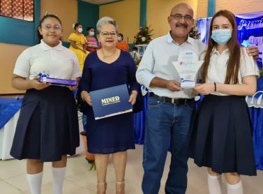 Mejores a Estudiantes y Docentes de Excelencia Académica 2020