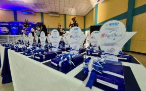 Mejores a Estudiantes y Docentes de Excelencia Académica 2020