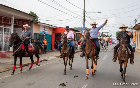 Derroche de cultura y tradición en desfile hípico de Masaya