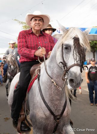 Derroche de cultura y tradición en desfile hípico de Masaya