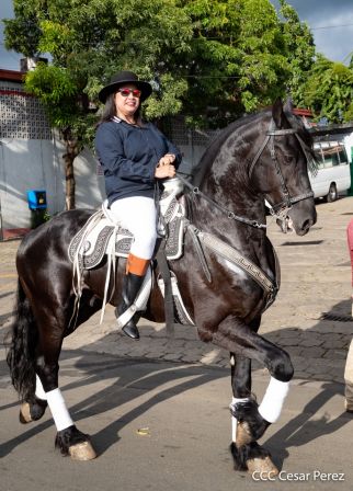 Derroche de cultura y tradición en desfile hípico de Masaya