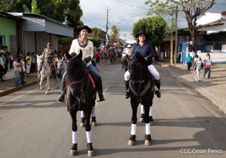 Derroche de cultura y tradición en desfile hípico de Masaya