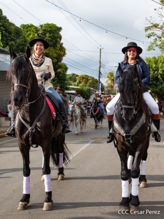 Derroche de cultura y tradición en desfile hípico de Masaya