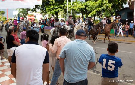 Derroche de cultura y tradición en desfile hípico de Masaya