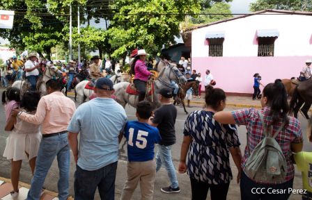 Derroche de cultura y tradición en desfile hípico de Masaya