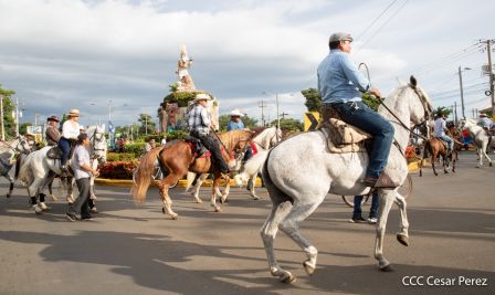 Derroche de cultura y tradición en desfile hípico de Masaya
