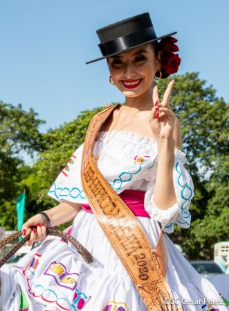 Derroche de cultura y tradición en desfile hípico de Masaya