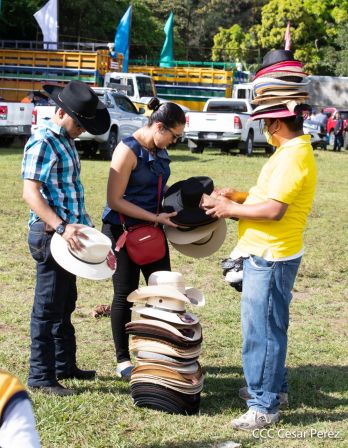Derroche de cultura y tradición en desfile hípico de Masaya