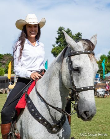 Derroche de cultura y tradición en desfile hípico de Masaya