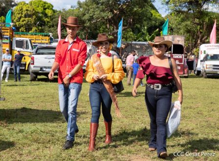 Derroche de cultura y tradición en desfile hípico de Masaya