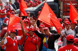 Trabajadores PDVSA marchan en defensa de la democracia en Venezuela