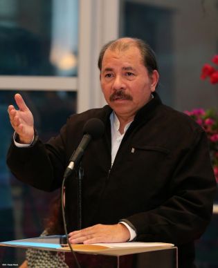 Daniel impone ascenso en grados al Inspector General y al Jefe del Estado Mayor del Ejército de Nicaragua