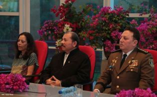 Daniel impone ascenso en grados al Inspector General y al Jefe del Estado Mayor del Ejército de Nicaragua