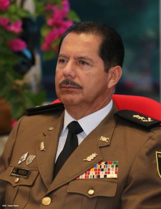 Daniel impone ascenso en grados al Inspector General y al Jefe del Estado Mayor del Ejército de Nicaragua