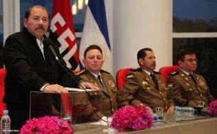 Daniel impone ascenso en grados al Inspector General y al Jefe del Estado Mayor del Ejército de Nicaragua