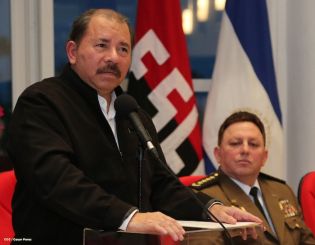 Daniel impone ascenso en grados al Inspector General y al Jefe del Estado Mayor del Ejército de Nicaragua