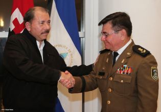 Daniel impone ascenso en grados al Inspector General y al Jefe del Estado Mayor del Ejército de Nicaragua