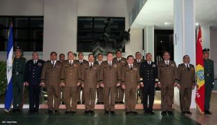 Daniel impone ascenso en grados al Inspector General y al Jefe del Estado Mayor del Ejército de Nicaragua