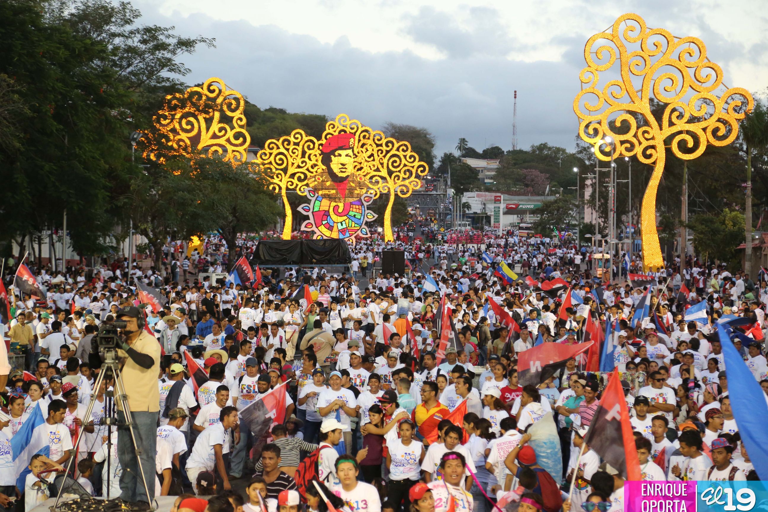 Juventud realiza caminata en honor al General Sandino