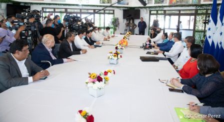 Así fue el encuentro del Presidente Daniel  y la Compañera Rosario con el Presidente de Honduras