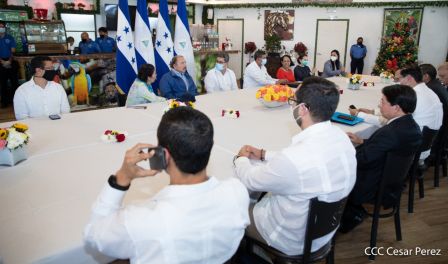 Así fue el encuentro del Presidente Daniel  y la Compañera Rosario con el Presidente de Honduras