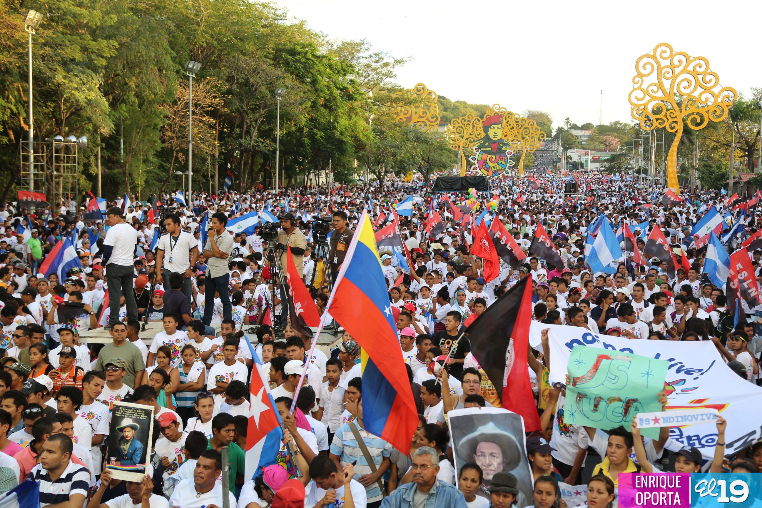 Juventud realiza caminata en honor al General Sandino
