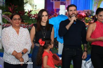 Inauguran Altares, Feria a la Purísima y Navidades Familiares en la avenida de Bolívar a Chávez